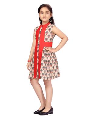 Red printed cotton kids-frocks 3