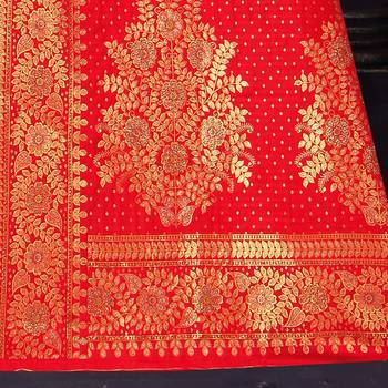 Red woven silk blend saree with blouse 3