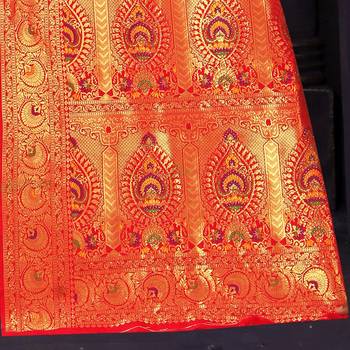 Red woven silk blend saree with blouse 3