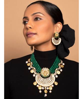 Exquisite Green And White Necklace Set For Festivals 1
