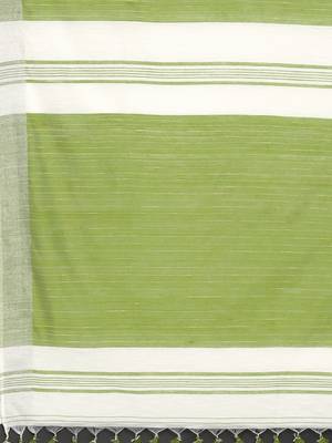 Green woven blended cotton saree with blouse 4