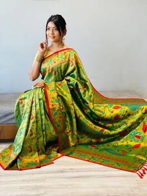 green KANJEEVARAM WOVEN SILK BLEND SOFT SILK SAREE 4