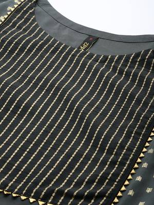 Grey printed crepe kurta sets 4