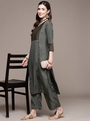 Grey printed crepe kurta sets 5