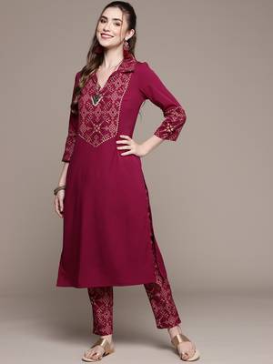 Maroon printed crepe kurta sets 1