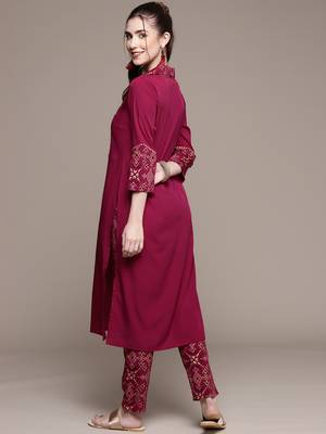 Maroon printed crepe kurta sets 3