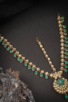 Green cubic zirconia maang-tikka
