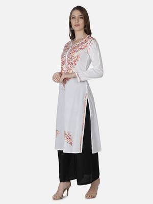 Hand Embroidered White Cotton Lucknowi Chikankari Kurti 4