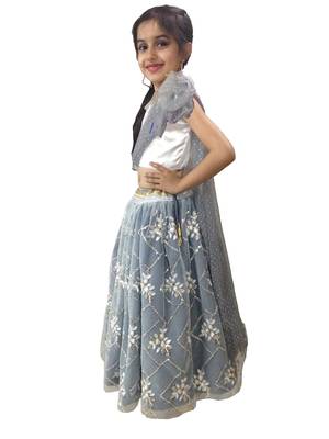 Aglare embroidered Beautiful lehenda choli with atteched dupatta. white 3