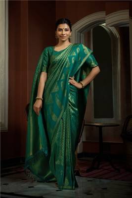 Green Color Kanjeevaram Woven Silk Blend Saree 2
