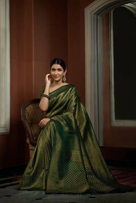 Dark Kanjeevaram Woven Silk Blend Saree 2