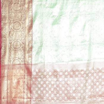 Green woven Faux kanchipuram silk saree with blouse 4