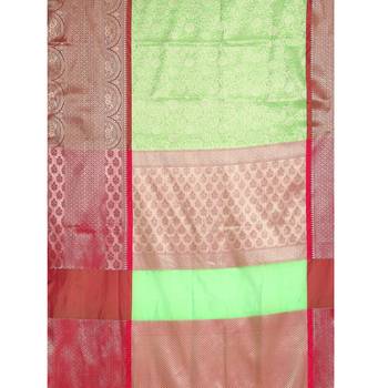 Green woven kanchipuram silk saree with blouse 3