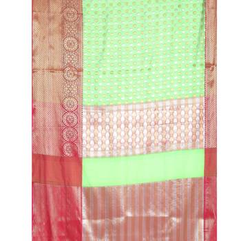 Green woven Faux kanchipuram silk saree with blouse 3