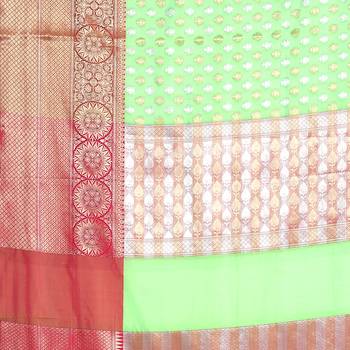 Green woven Faux kanchipuram silk saree with blouse 4