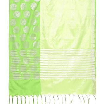 Green woven Faux kanchipuram silk saree with blouse 3