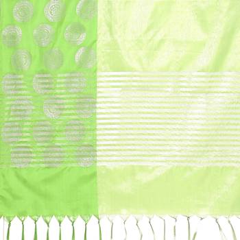 Green woven Faux kanchipuram silk saree with blouse 4