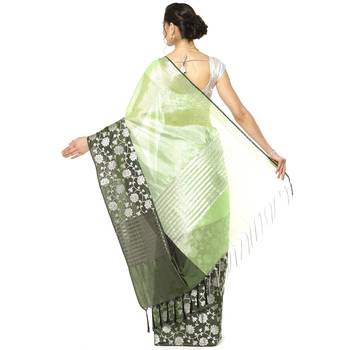 Green woven kanchipuram silk saree with blouse 2