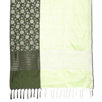 Green woven kanchipuram silk saree with blouse 3