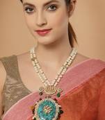 Blue pearl necklaces