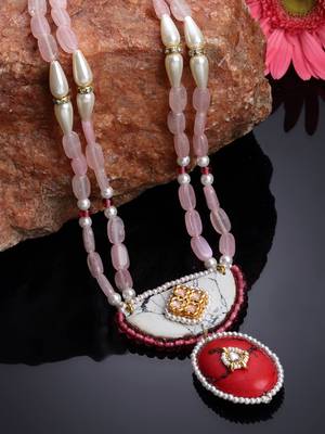 Red pearl necklaces 2