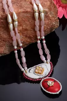 Red pearl necklaces