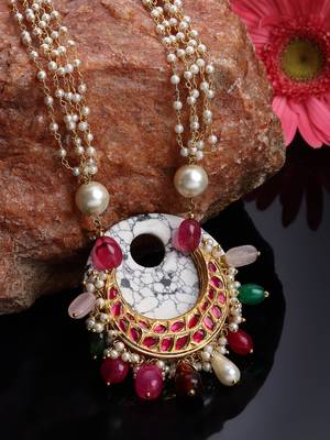 Red pearl necklaces 2