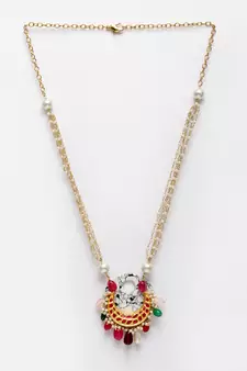 Red pearl necklaces