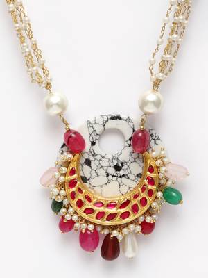 Red pearl necklaces 4