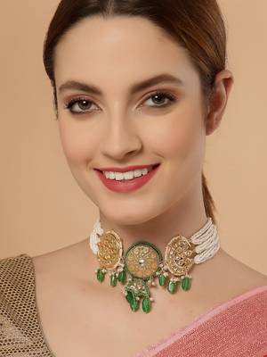 Green pearl necklaces 1