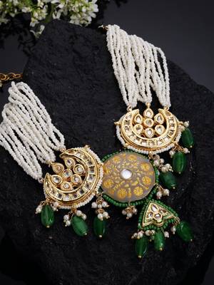 Green pearl necklaces 2