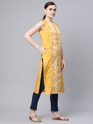 Ahalyaa Women's Mustard Cotton Printed Kurta 4