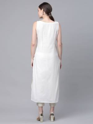 Ahalyaa Women Off White Cotton Printed Kurta with Trousers 2