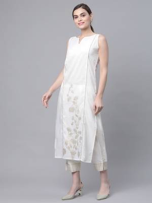 Ahalyaa Women Off White Cotton Printed Kurta with Trousers 3