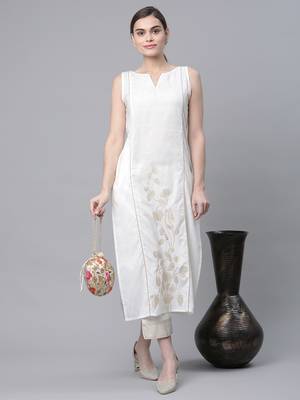 Ahalyaa Women Off White Cotton Printed Kurta with Trousers 5