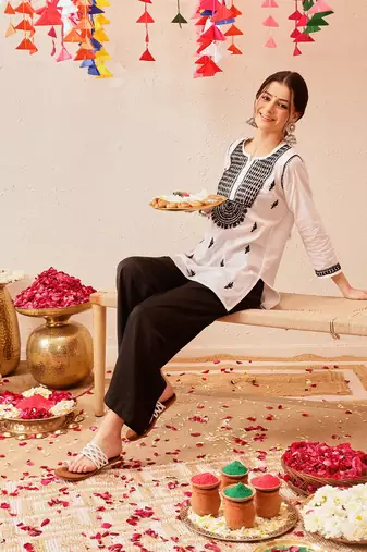 Cotton White Embroidered Chikankari Quarter Sleeve Short Kurti