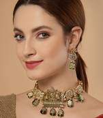 Green pearl necklaces