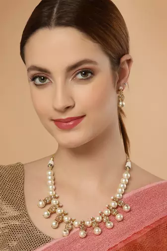 Gold pearl necklaces