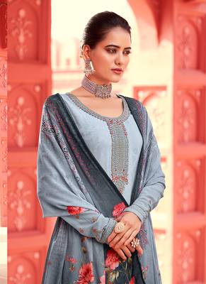 Light-grey digital print crepe salwar 3