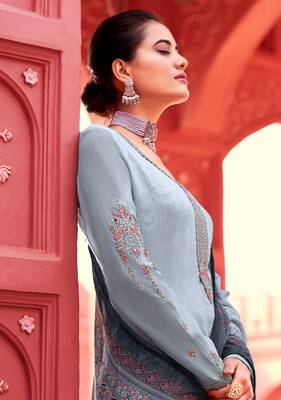 Light-grey digital print crepe salwar 4