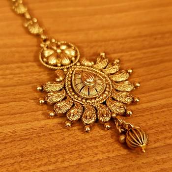 Gold maang-tikka 2