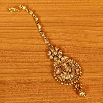 Gold maang-tikka 1