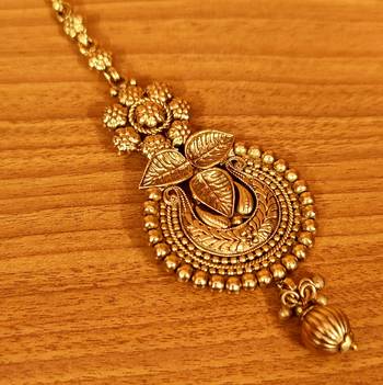 Gold maang-tikka 2