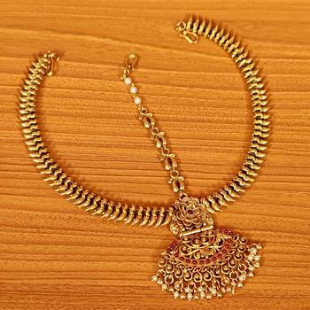 Red pearl maang-tikka 1
