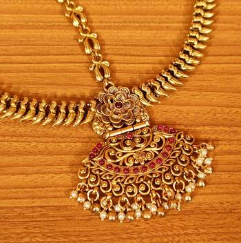 Red pearl maang-tikka 2