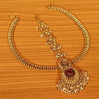 Red pearl maang-tikka 1