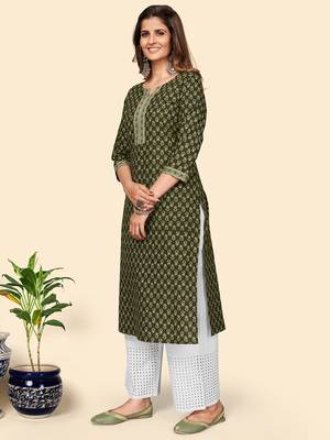 Vbuyz Women'S Floral Print Straight Cotton Green Stitched Kurta 4