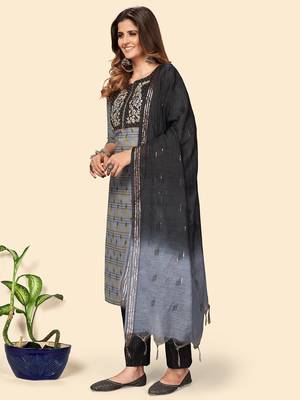 Vbuyz Women'S Embroidered Straight Cotton Bland Grey Stitched Kurta Pant With Dupatta 4