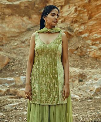 Pista Velvet Sharara Set 2