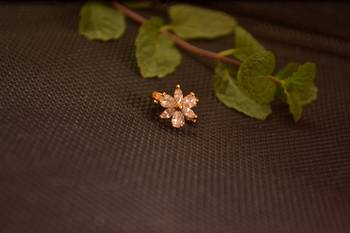 Sizzling gold floral diamond cubic zirconia clipon nose-ring or nosepin 1